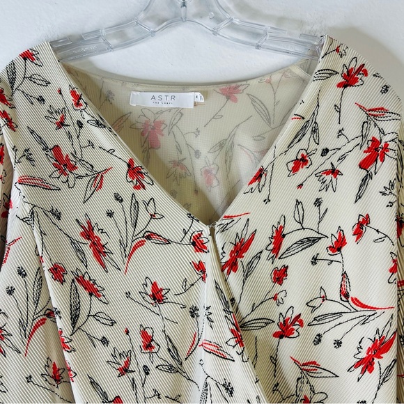 Astr cream orange red black floral ribbed wrap cropped top medium - Picture 2 of 7